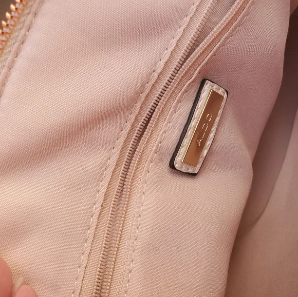 ALDO, new without tags Handbag with 3D flowers - Picture 2 of 8